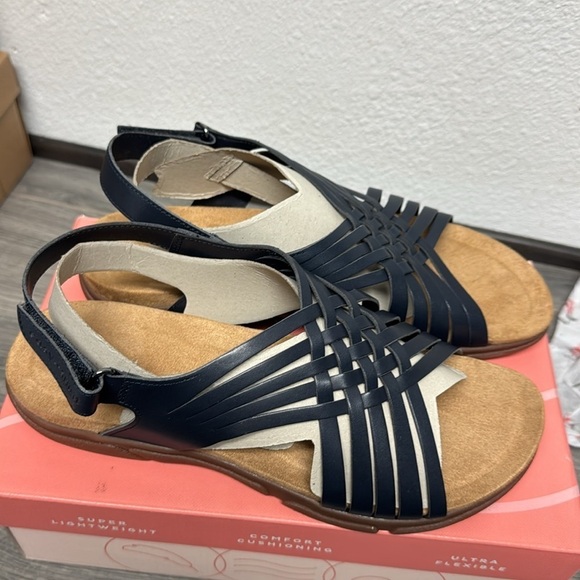 Easy Spirit Mar Sandals (WIDE) - Picture 5 of 6